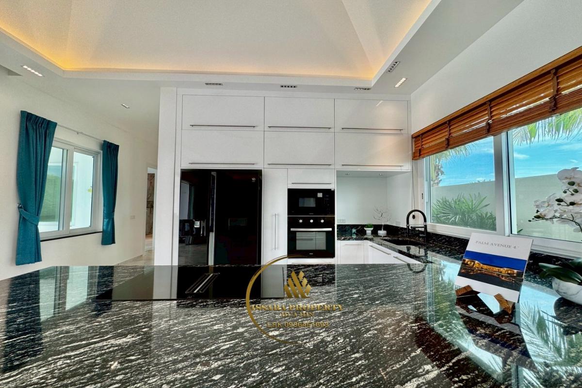 Quality Pool Villa Near Black Mountain Golf Course For Sale