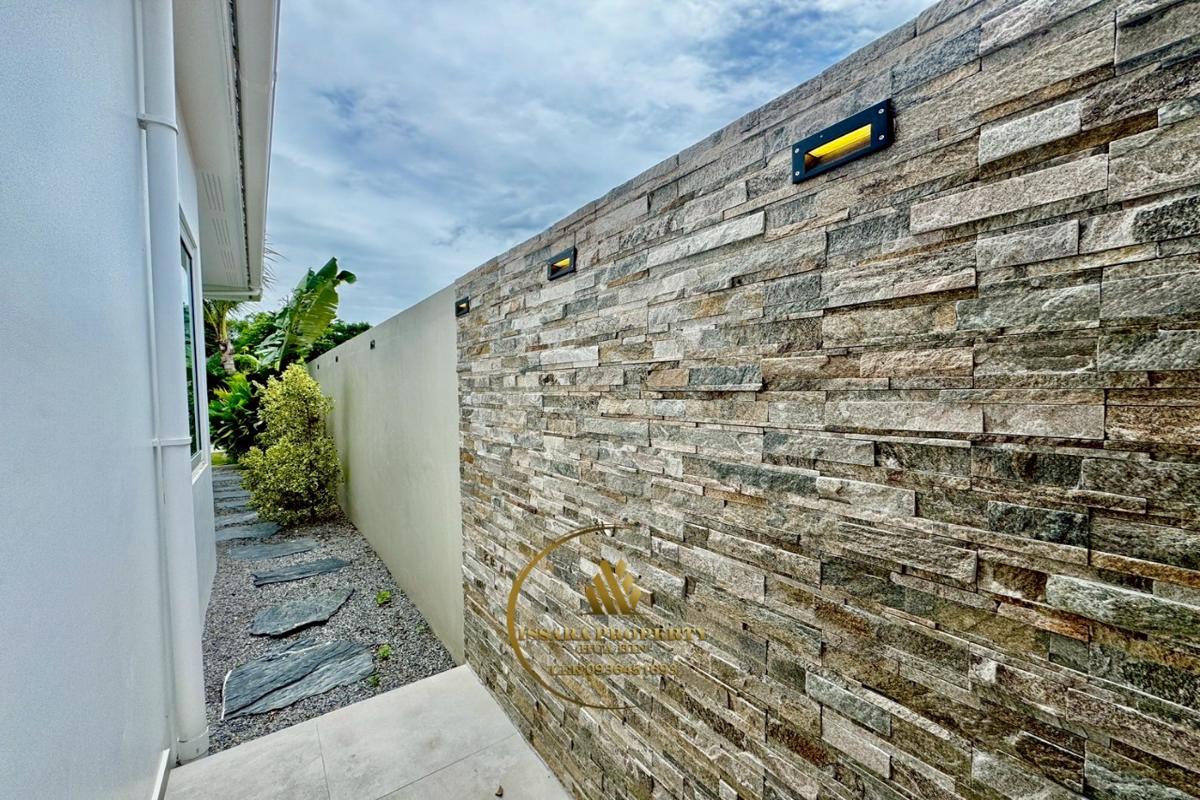 Quality Pool Villa Near Black Mountain Golf Course For Sale