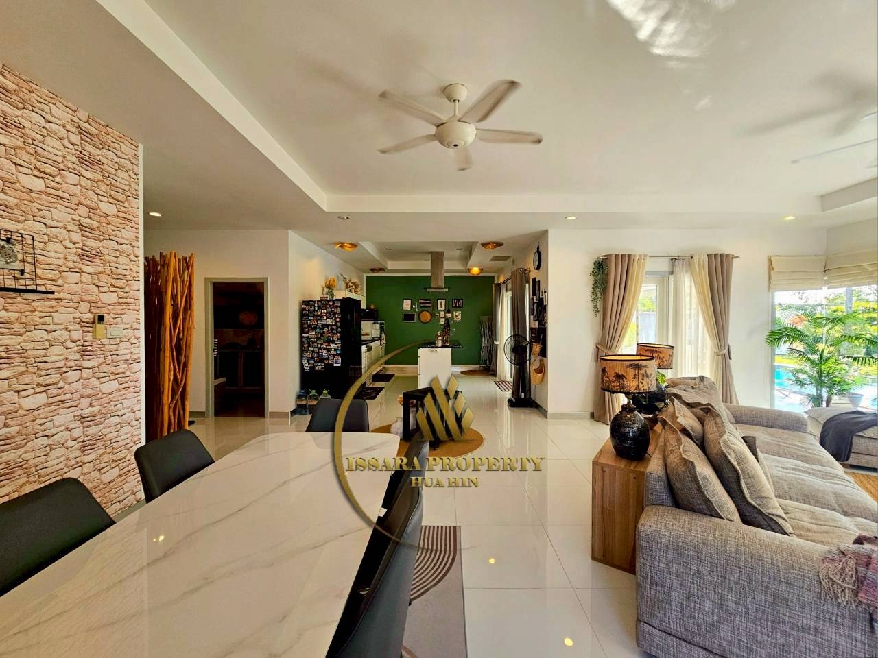 Luxury Tropical Pool Villa for Sale – Spacious Living in Prime Hua Hin Location