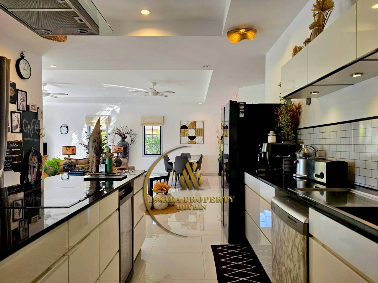 Luxury Tropical Pool Villa for Sale – Spacious Living in Prime Hua Hin Location