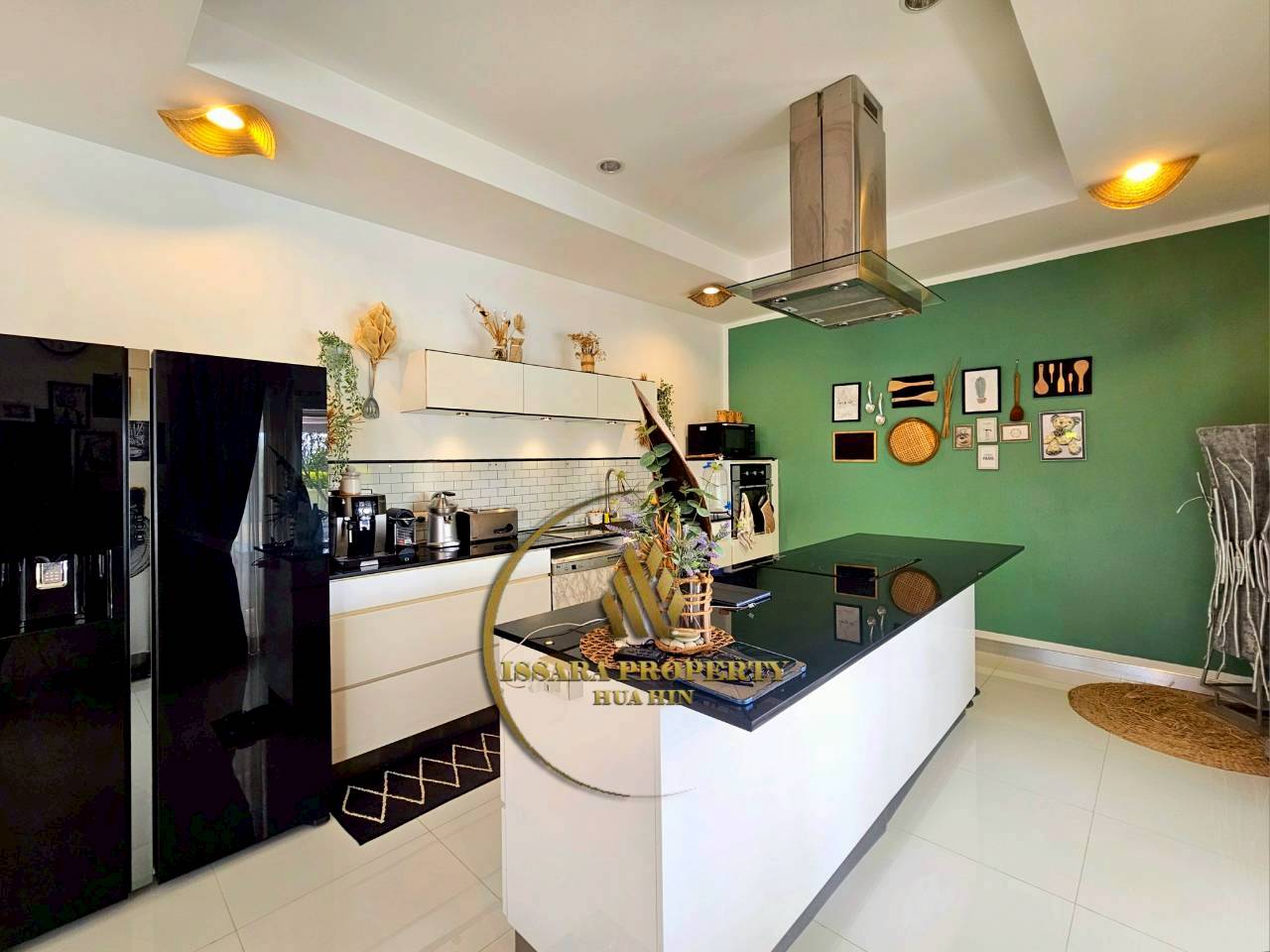 Luxury Tropical Pool Villa for Sale – Spacious Living in Prime Hua Hin Location