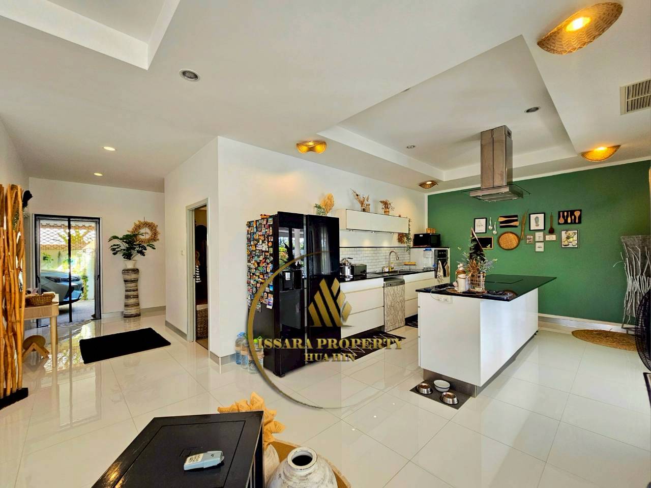 Luxury Tropical Pool Villa for Sale – Spacious Living in Prime Hua Hin Location