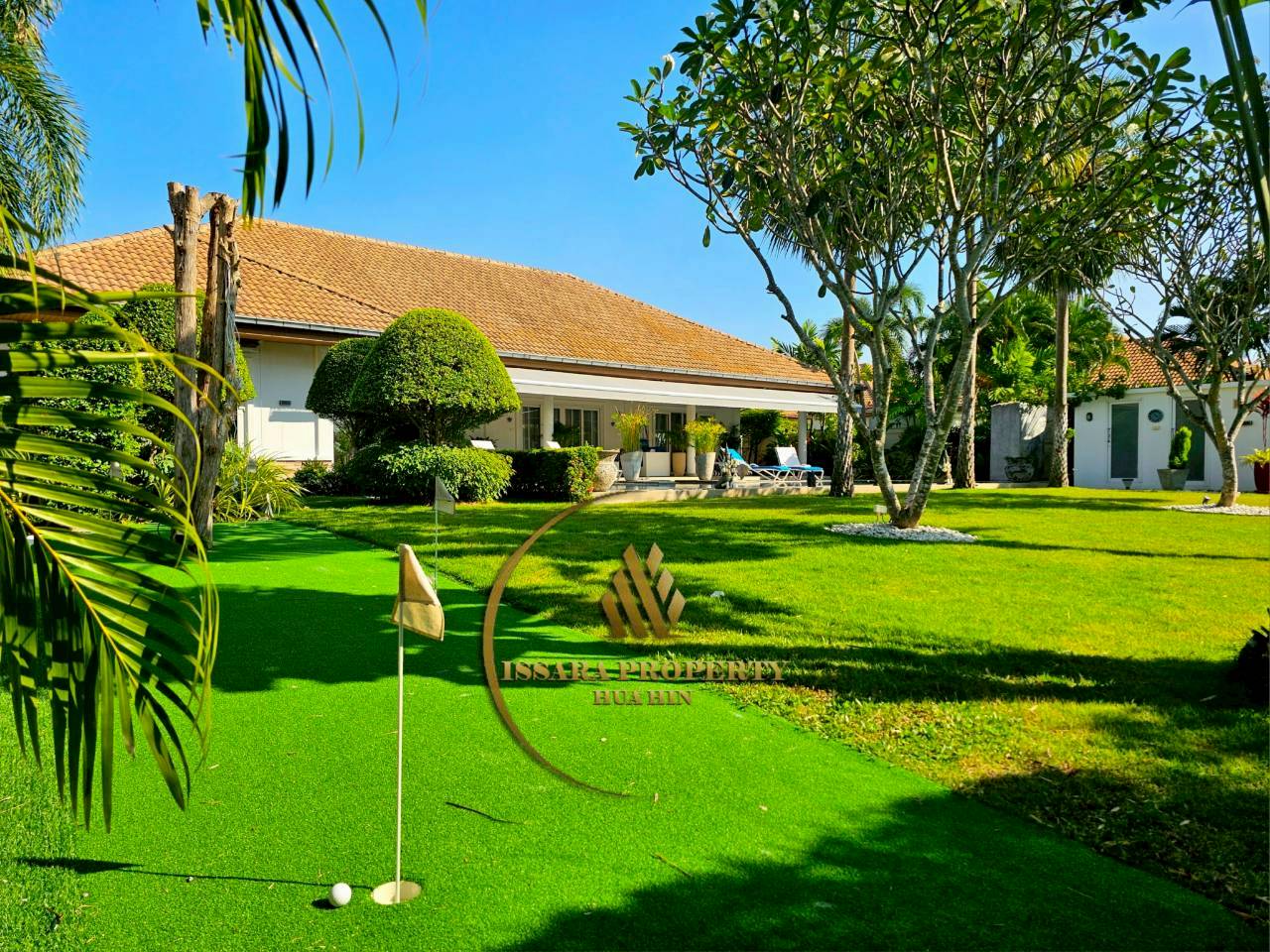 Luxury Tropical Pool Villa for Sale – Spacious Living in Prime Hua Hin Location