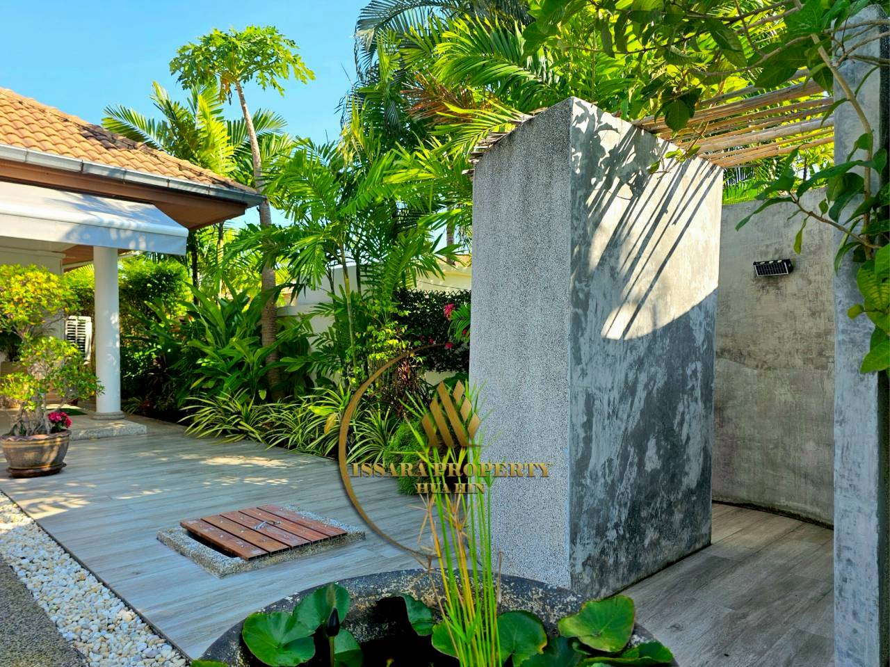 Luxury Tropical Pool Villa for Sale – Spacious Living in Prime Hua Hin Location