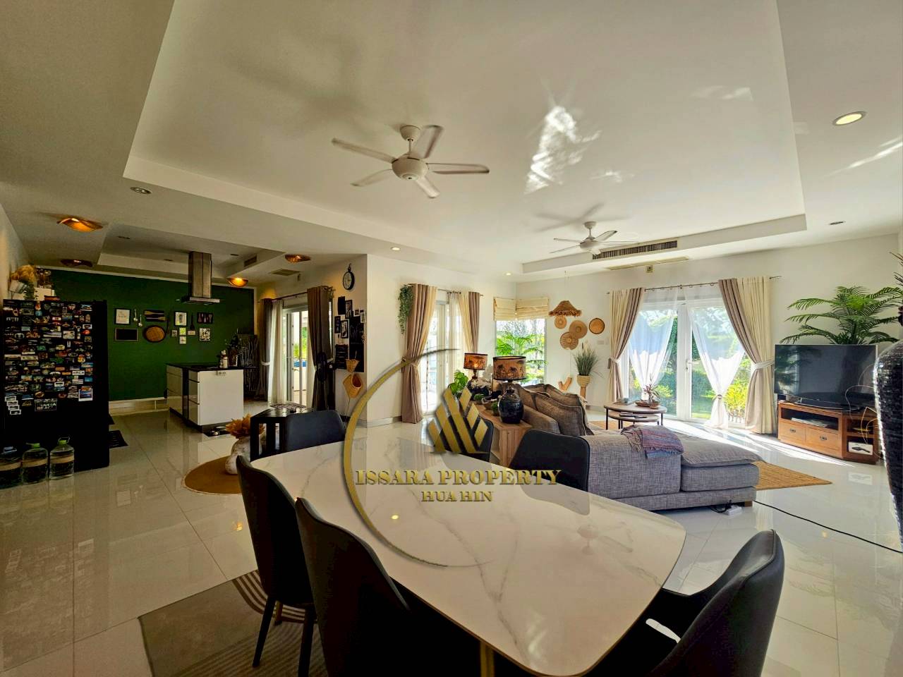 Luxury Tropical Pool Villa for Sale – Spacious Living in Prime Hua Hin Location