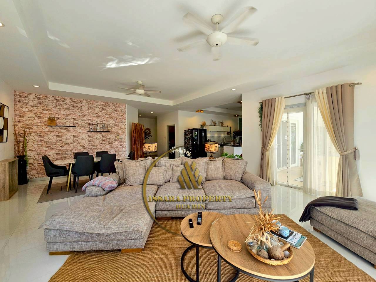 Luxury Tropical Pool Villa for Sale – Spacious Living in Prime Hua Hin Location