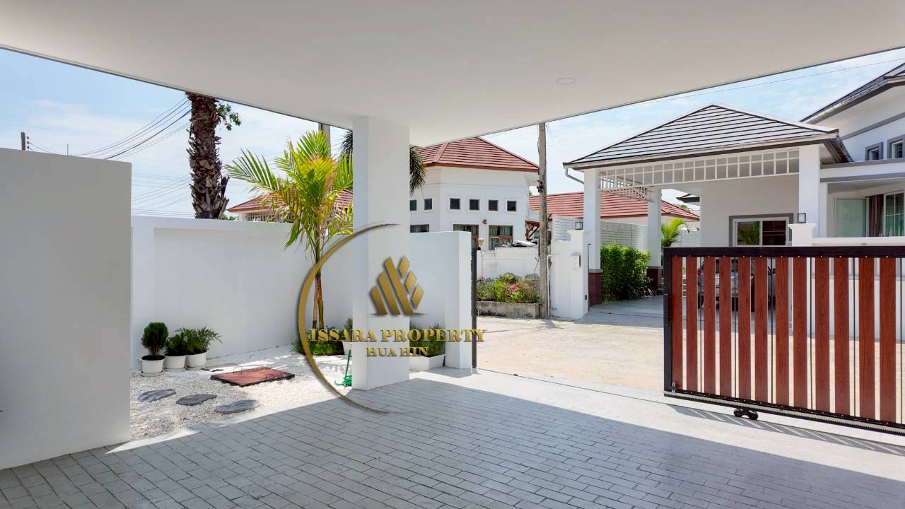 Charming Pool Villa in Prime Hua Hin Location – Soi 102 For Sale