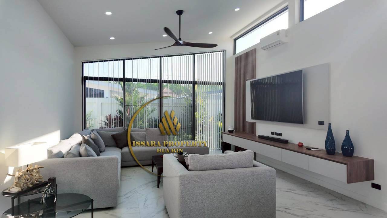 Elegant 5 Bedrooms Luxury Pool Villa with Separate Guest House On Large 1,000 SQM Plot