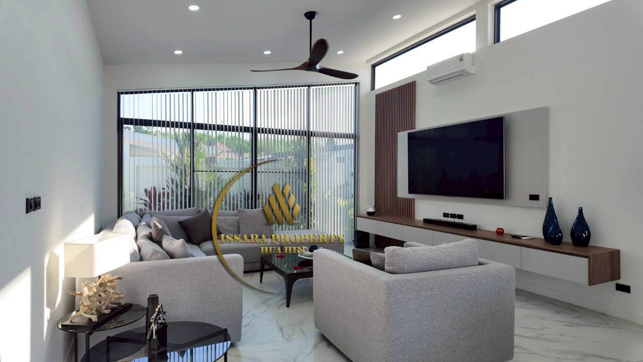 Elegant 5 Bedrooms Luxury Pool Villa with Separate Guest House On Large 1,000 SQM Plot