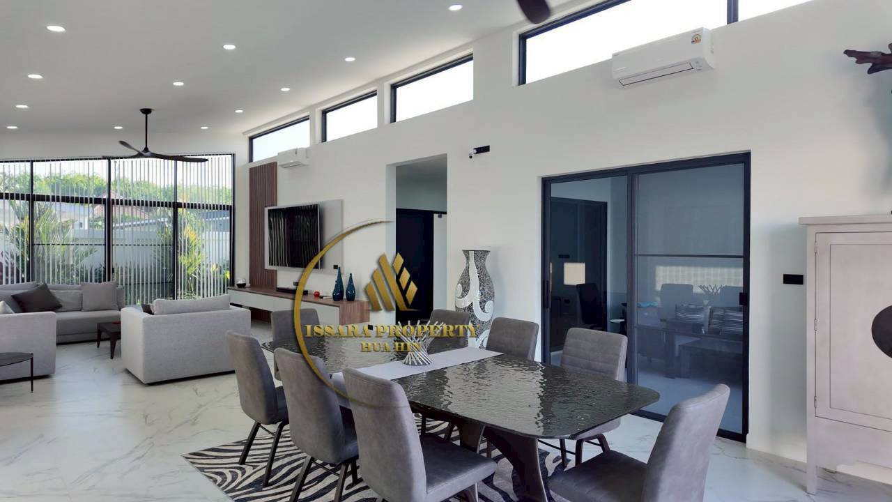 Elegant 5 Bedrooms Luxury Pool Villa with Separate Guest House On Large 1,000 SQM Plot