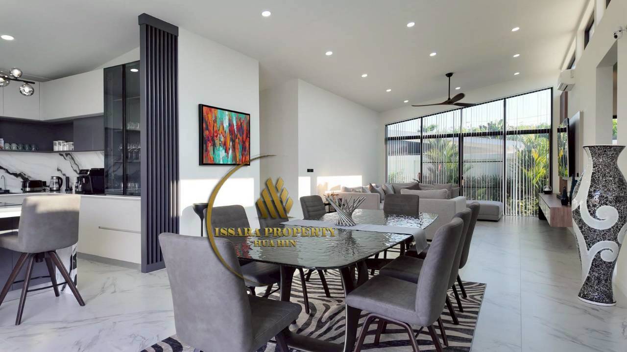 Elegant 5 Bedrooms Luxury Pool Villa with Separate Guest House On Large 1,000 SQM Plot