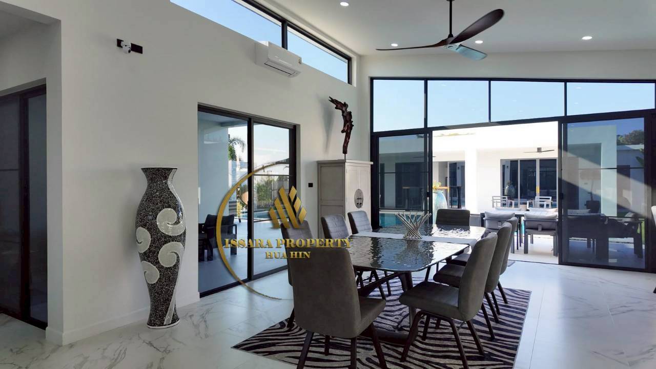 Elegant 5 Bedrooms Luxury Pool Villa with Separate Guest House On Large 1,000 SQM Plot