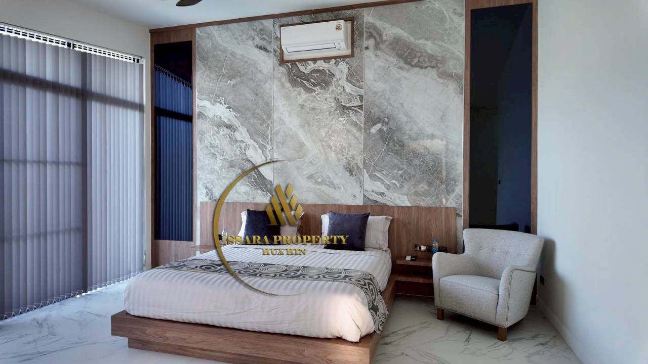 Elegant 5 Bedrooms Luxury Pool Villa with Separate Guest House On Large 1,000 SQM Plot
