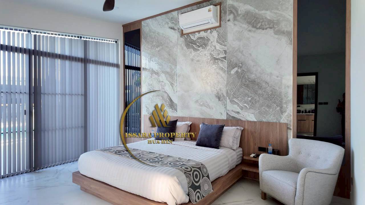 Elegant 5 Bedrooms Luxury Pool Villa with Separate Guest House On Large 1,000 SQM Plot