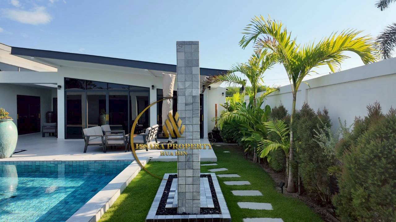 Elegant 5 Bedrooms Luxury Pool Villa with Separate Guest House On Large 1,000 SQM Plot
