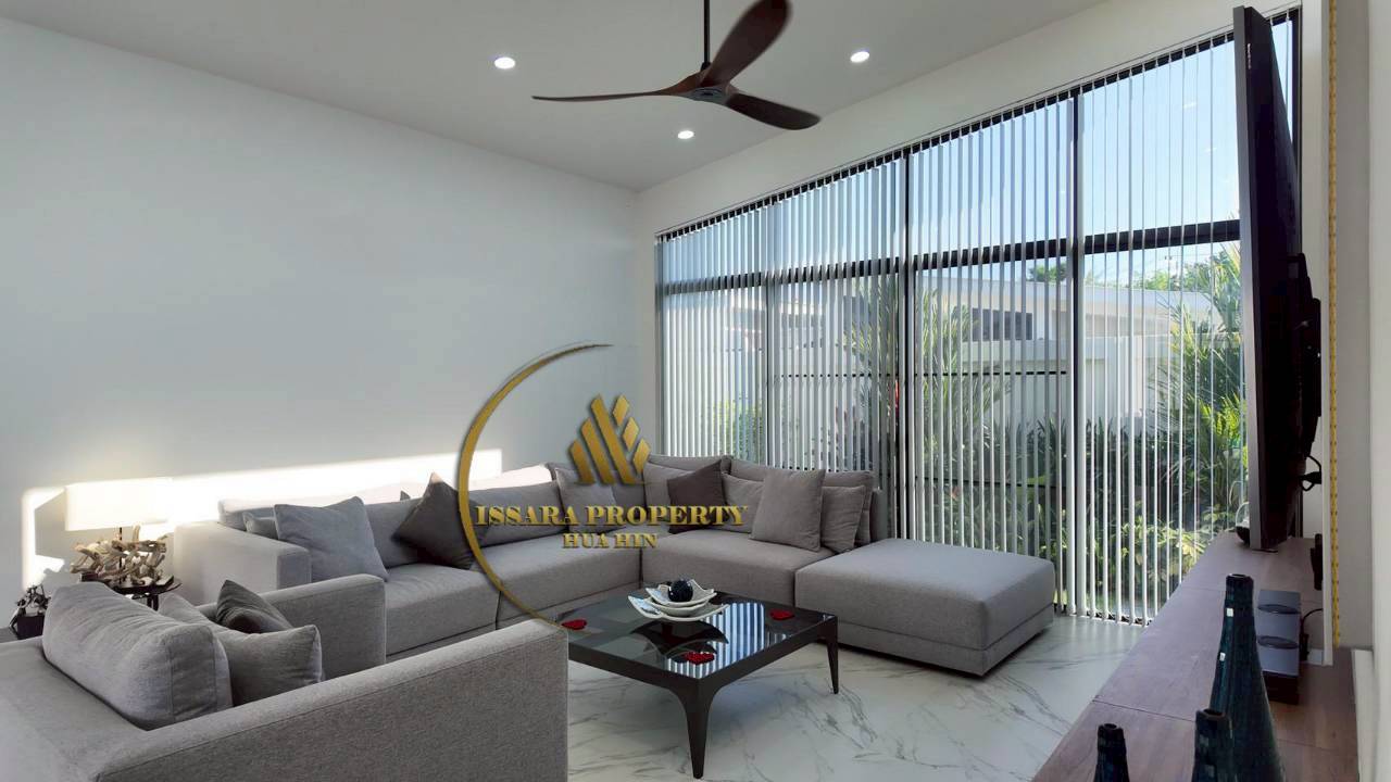 Elegant 5 Bedrooms Luxury Pool Villa with Separate Guest House On Large 1,000 SQM Plot